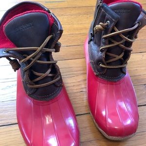 Sperrys rain boots with fleece lined.